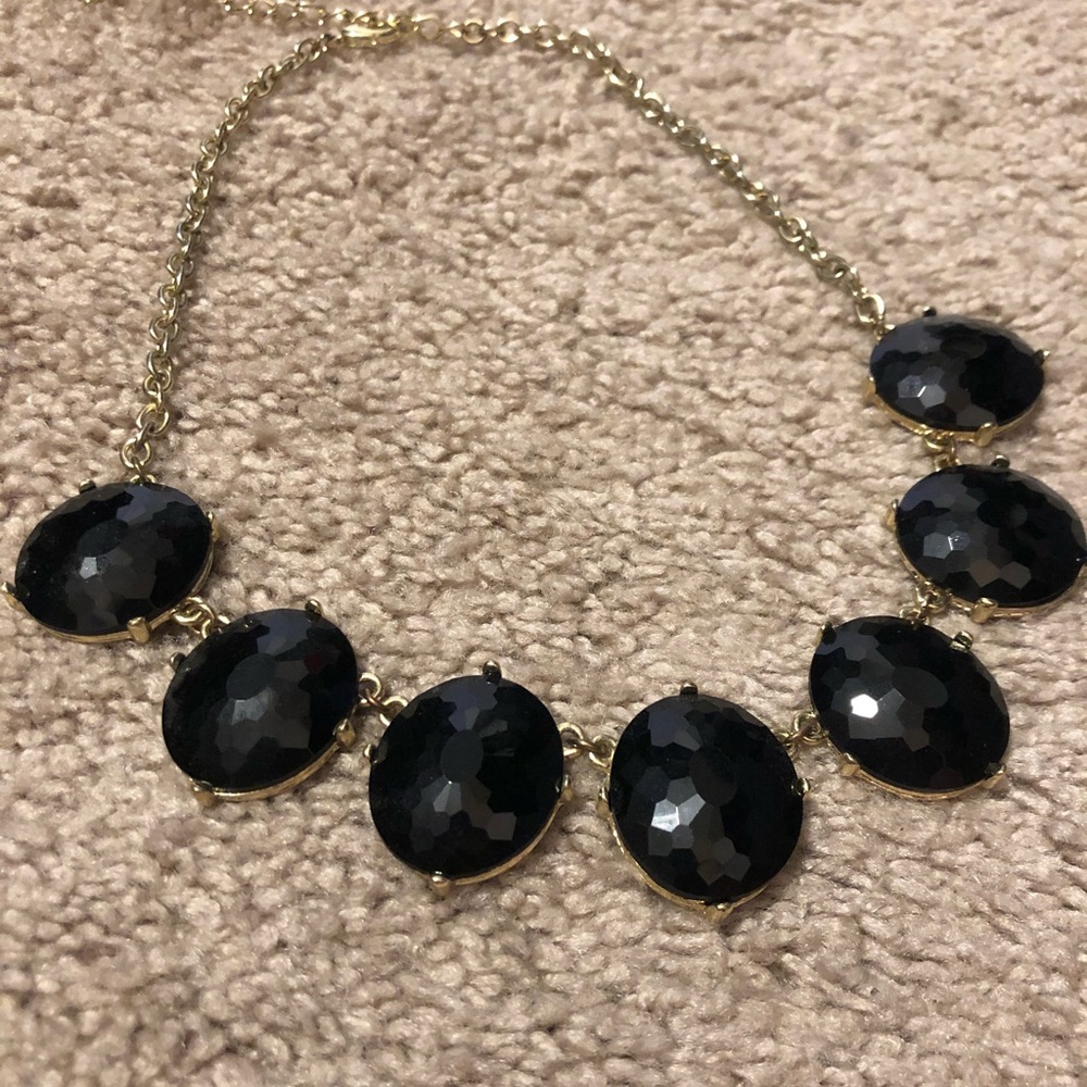 BLACK NECKLACE WITH GOLD CHAIN